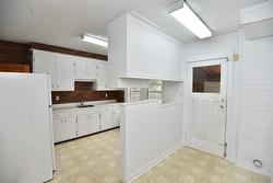 Kitchen with access to mudroom - 