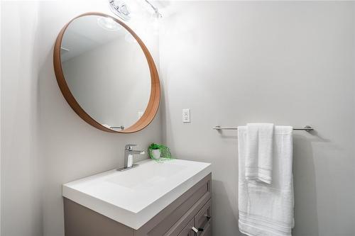 74 Flanders Drive, Waterdown, ON - Indoor Photo Showing Bathroom