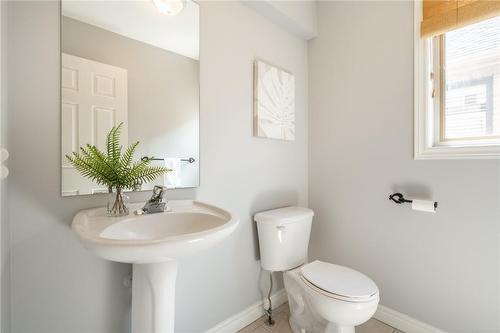 504 Geranium Lane, Burlington, ON - Indoor Photo Showing Bathroom