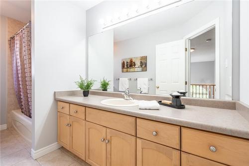 504 Geranium Lane, Halton, ON - Indoor Photo Showing Bathroom