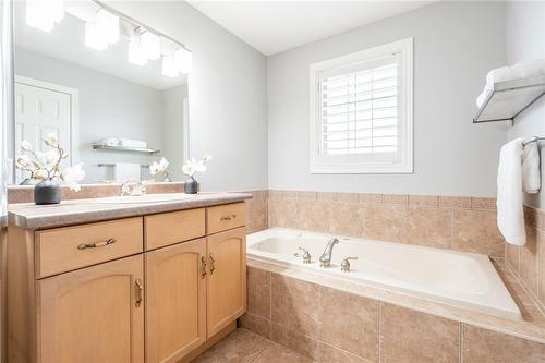 504 Geranium Lane, Halton, ON - Indoor Photo Showing Bathroom