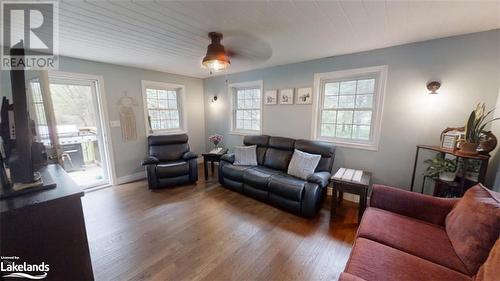 Living Room - 639 Ravenscliffe Road, Huntsville, ON - Indoor Photo Showing Living Room