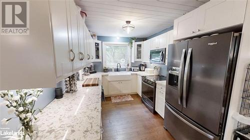 Beautifully updated Kitchen with Farm House sink - 639 Ravenscliffe Road, Huntsville, ON - Indoor Photo Showing Kitchen