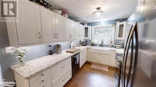 New Custom Shaker Cabinetry, Quartz Countertops - 639 Ravenscliffe Road, Huntsville, ON - Indoor Photo Showing Kitchen