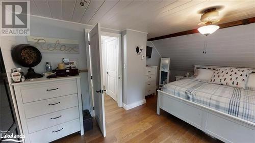 Spacious bedrooms - 639 Ravenscliffe Road, Huntsville, ON - Indoor Photo Showing Bedroom