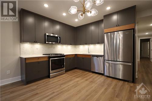 304 Elmgrove Avenue Unit#B, Ottawa, ON - Indoor Photo Showing Kitchen With Upgraded Kitchen