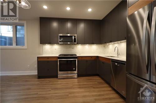 304 Elmgrove Avenue Unit#B, Ottawa, ON - Indoor Photo Showing Kitchen With Upgraded Kitchen