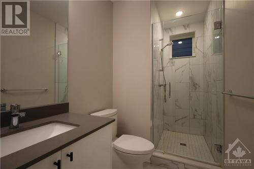 304 Elmgrove Avenue Unit#B, Ottawa, ON - Indoor Photo Showing Bathroom