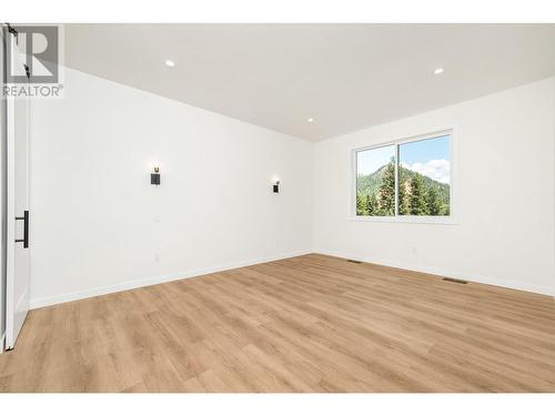 2741 Cedar Ridge Street, Lumby, BC - Indoor Photo Showing Other Room