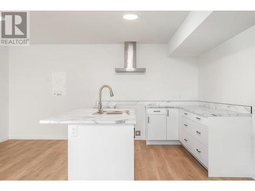 2741 Cedar Ridge Street, Lumby, BC - Indoor Photo Showing Kitchen