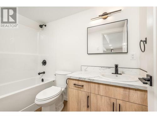 2741 Cedar Ridge Street, Lumby, BC - Indoor Photo Showing Bathroom