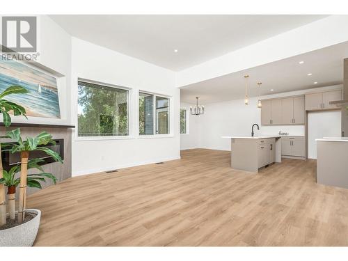 2741 Cedar Ridge Street, Lumby, BC - Indoor Photo Showing Kitchen