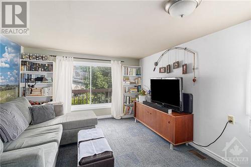 92 Herriott Street, Carleton Place, ON - Indoor Photo Showing Living Room