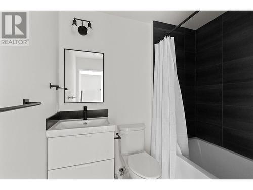 2825 Richter Street Unit# 3, Kelowna, BC - Indoor Photo Showing Bathroom