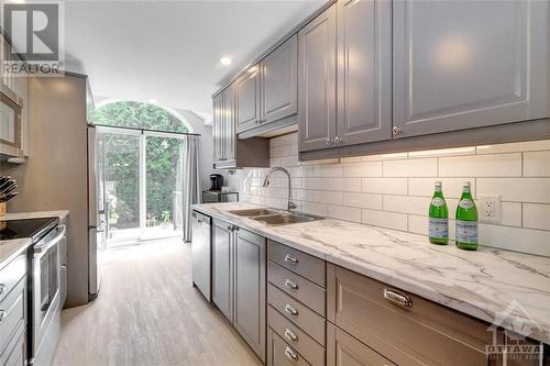 28 Deerchase Court, Kanata, ON - Indoor Photo Showing Kitchen With Double Sink With Upgraded Kitchen