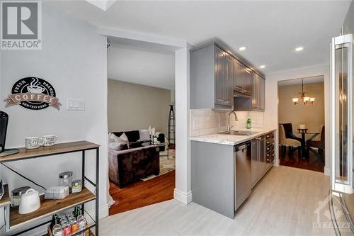 28 Deerchase Court, Kanata, ON - Indoor Photo Showing Kitchen