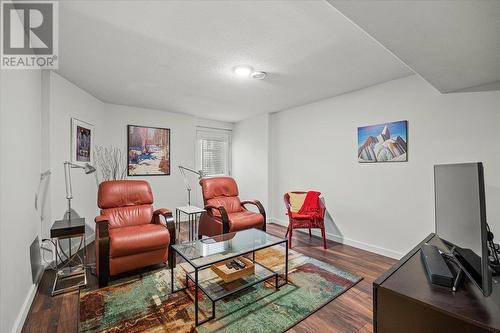 705 Balsam Avenue Unit# 109, Penticton, BC - Indoor Photo Showing Living Room