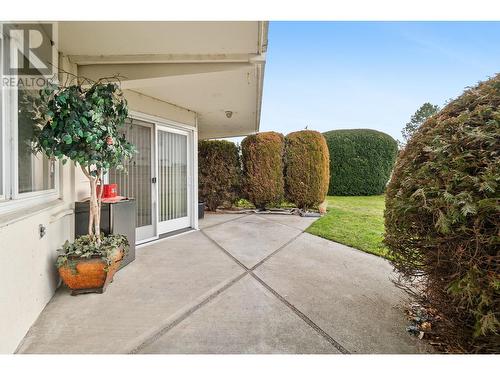 4058 Lakeshore Road Unit# 101, Kelowna, BC - Outdoor