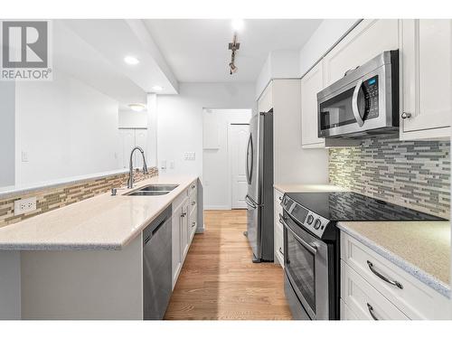 4058 Lakeshore Road Unit# 101, Kelowna, BC - Indoor Photo Showing Kitchen With Double Sink With Upgraded Kitchen