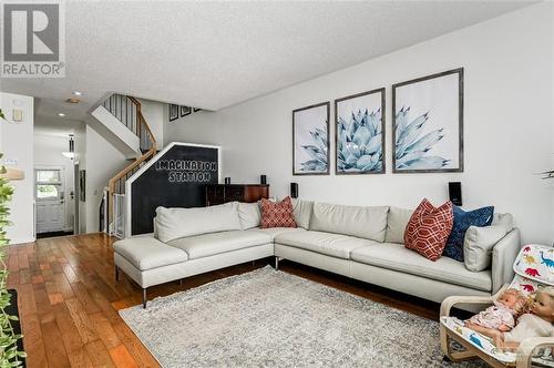 480 Meadowbreeze Drive, Kanata, ON - Indoor Photo Showing Living Room