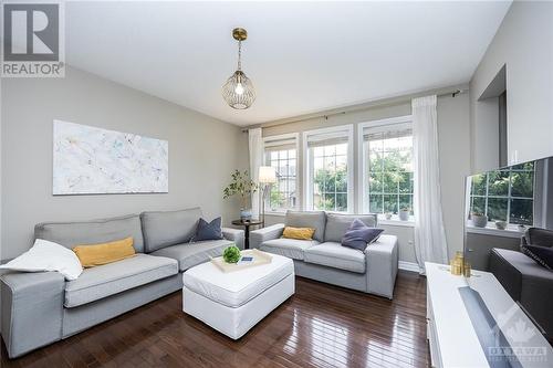 133 Harmattan Avenue, Stittsville, ON - Indoor Photo Showing Living Room