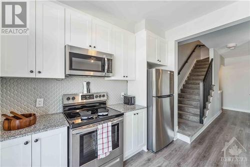 2018 Leinster Circle, Stittsville, ON - Indoor Photo Showing Kitchen With Upgraded Kitchen