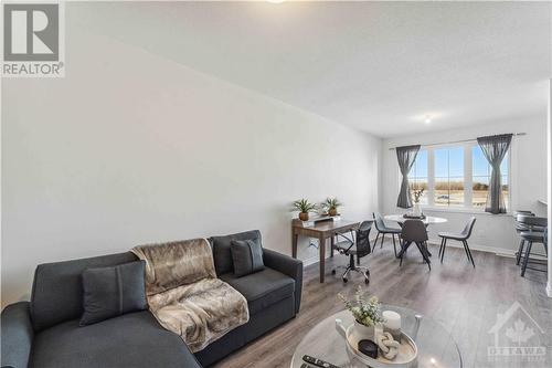 2018 Leinster Circle, Stittsville, ON - Indoor Photo Showing Living Room