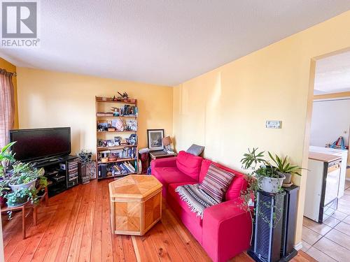 594 Nelson Avenue, Penticton, BC - Indoor