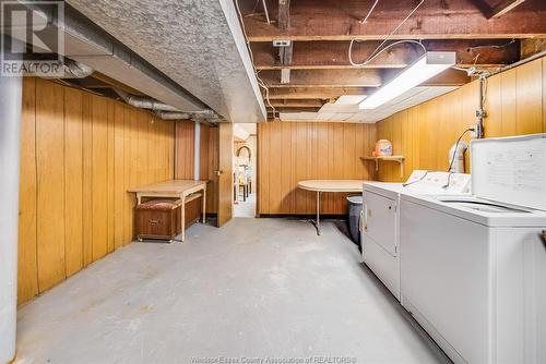 2509 Chandler, Windsor, ON - Indoor Photo Showing Laundry Room