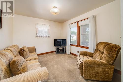 2509 Chandler, Windsor, ON - Indoor Photo Showing Living Room