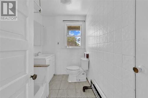 3026 Sandwich, Windsor, ON - Indoor Photo Showing Bathroom