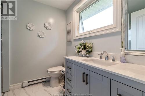 81 Queensway Dr, Moncton, NB - Indoor Photo Showing Bathroom