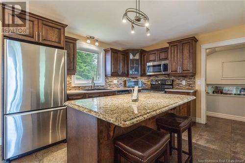 81 Queensway Drive, Moncton, NB - Indoor Photo Showing Kitchen With Upgraded Kitchen