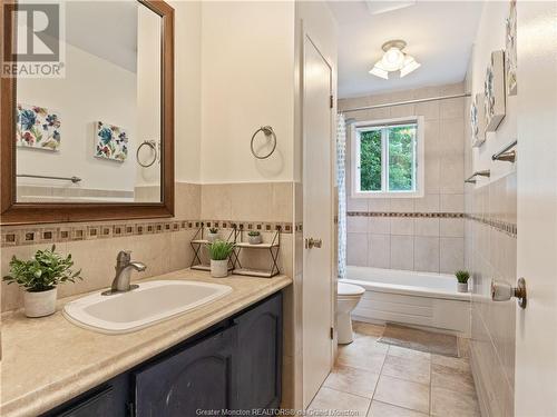 88 Woodleigh St, Moncton, NB - Indoor Photo Showing Bathroom