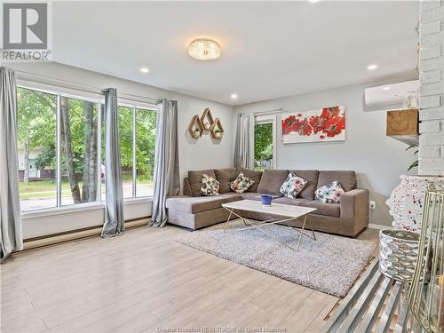 88 Woodleigh St, Moncton, NB - Indoor Photo Showing Living Room