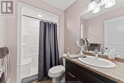 1126 Florence Avenue, Windsor, ON - Indoor Photo Showing Bathroom