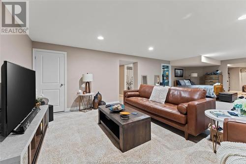 1126 Florence Avenue, Windsor, ON - Indoor Photo Showing Living Room