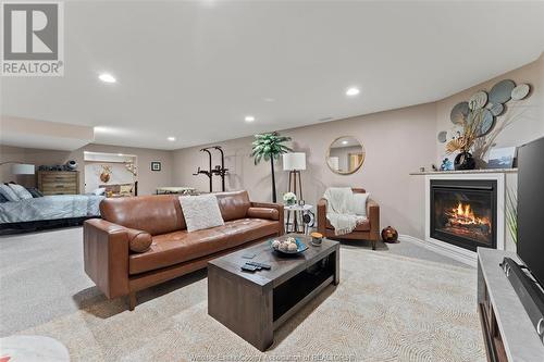 1126 Florence Avenue, Windsor, ON - Indoor Photo Showing Living Room With Fireplace