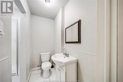 1242 Wyandotte Street, Windsor, ON - Indoor Photo Showing Bathroom