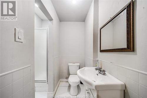 1242 Wyandotte Street, Windsor, ON - Indoor Photo Showing Bathroom
