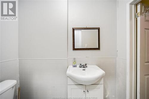 1242 Wyandotte Street, Windsor, ON - Indoor Photo Showing Bathroom