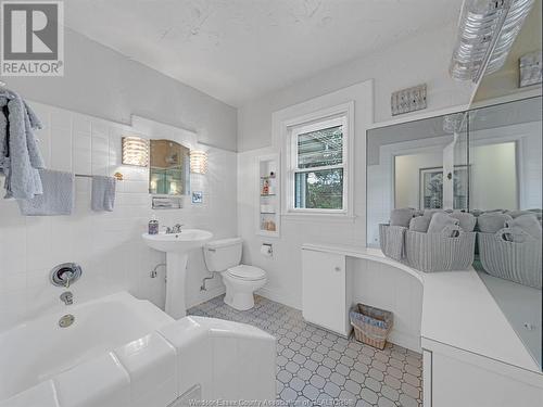 1839 Heritage Road, Kingsville, ON - Indoor Photo Showing Bathroom