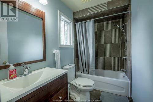 930 Windsor Avenue, Windsor, ON - Indoor Photo Showing Bathroom