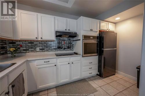 930 Windsor Avenue, Windsor, ON - Indoor Photo Showing Kitchen