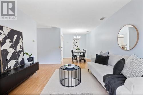 5355 Wyandotte Unit# 102, Windsor, ON - Indoor Photo Showing Living Room