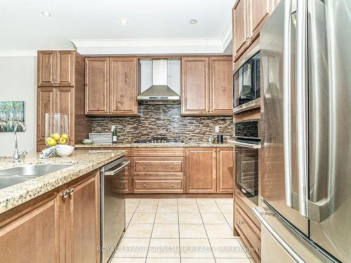 4 Ripple St, Brampton, ON - Indoor Photo Showing Kitchen With Upgraded Kitchen