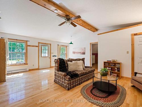 573042 Side Road 57A, Grey Highlands, ON - Indoor Photo Showing Living Room