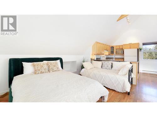 945 Westridge  Way, Invermere, BC - Indoor Photo Showing Bedroom