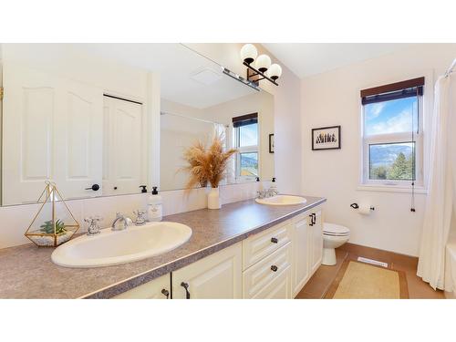 945 Westridge Way, Invermere, BC - Indoor Photo Showing Bathroom