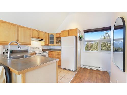 945 Westridge Way, Invermere, BC - Indoor Photo Showing Kitchen